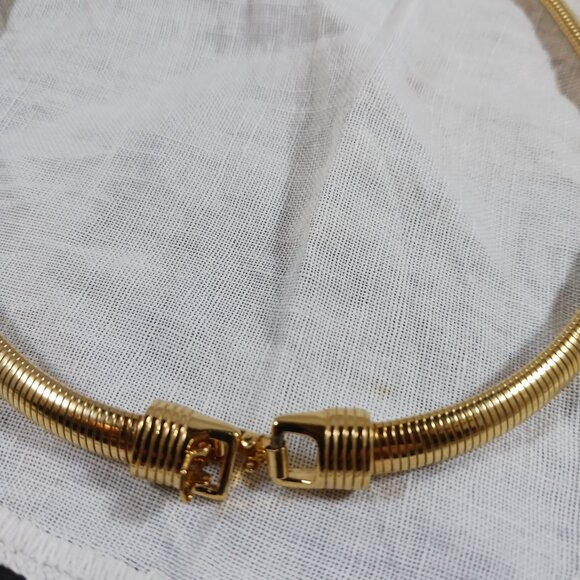 Vintage Trifari Necklace Signed Gold Tone Pink Enamel Wave Statement Choker - Picture 7 of 13